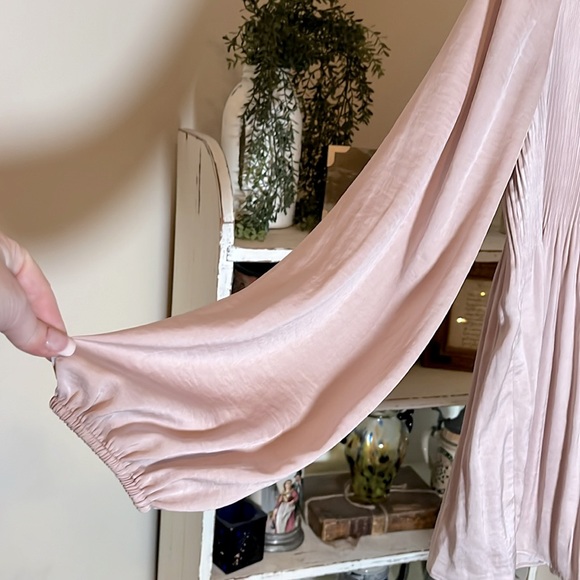 💙Lucky Brand M Dusty pale pink flowy blouse,pleated,balloon sleeves,ties at neck - Picture 5 of 7